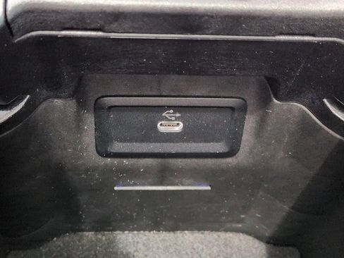 Used 2025 Mercedes-Benz GLC 300 4MATIC image 23