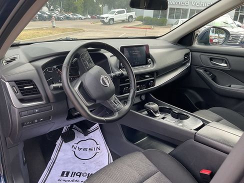 Used 2025 Nissan Rogue SV FWD image 11