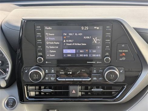 Used 2020 Toyota Highlander XLE image 22