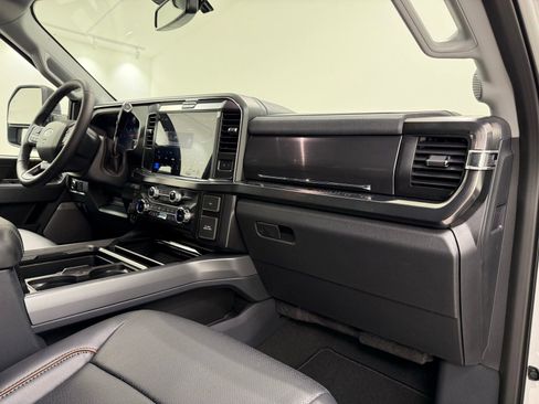 New 2026 Ford F250 Lariat w/ Black Appearance Package image 34