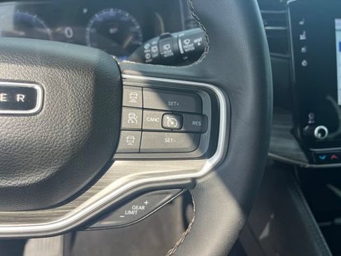 Used 2024 Jeep Wagoneer L Series II w/ Flexible Seating Group AWD/4WD image 12