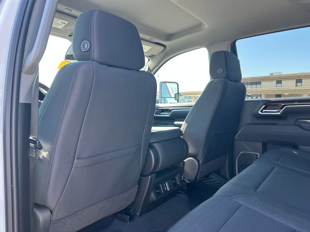 Used 2025 Chevrolet Silverado 2500 LT w/ Convenience Package AWD/4WD image 10