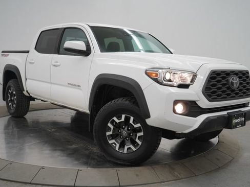 Used 2020 Toyota Tacoma TRD Off-Road w/ Technology Package AWD/4WD image 3