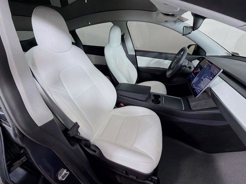 Used 2021 Tesla Model Y Long Range AWD/4WD image 30