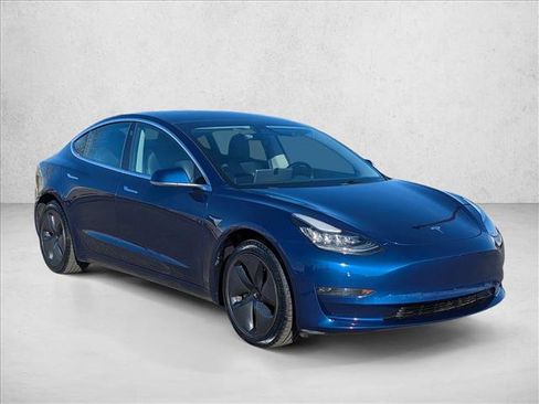 Used 2019 Tesla Model 3 Standard Range Plus image 3