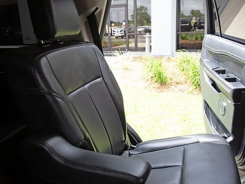 Used 2022 Ford Expedition XLT RWD image 16