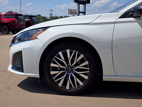 Used 2025 Nissan Altima 2.5 SV FWD image 28