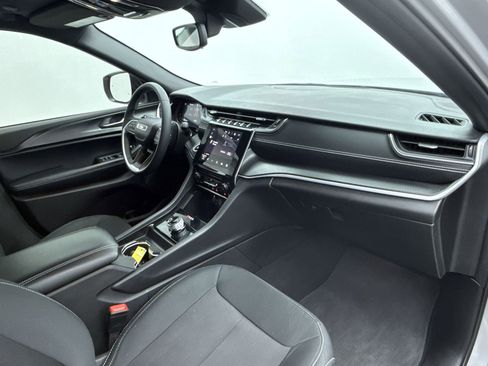 Used 2024 Jeep Grand Cherokee Laredo X w/ Trailer Tow Package image 15