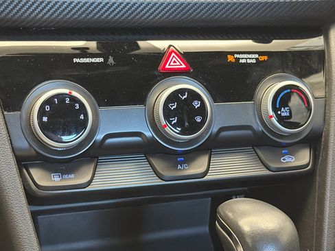 Used 2019 Hyundai Elantra Sport w/ Cargo Package image 10