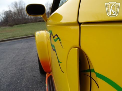 Used 2004 Chevrolet SSR w/ Preferred Equipment Group image 40