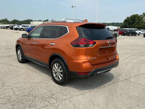 Used 2018 Nissan Rogue SV AWD/4WD image 3
