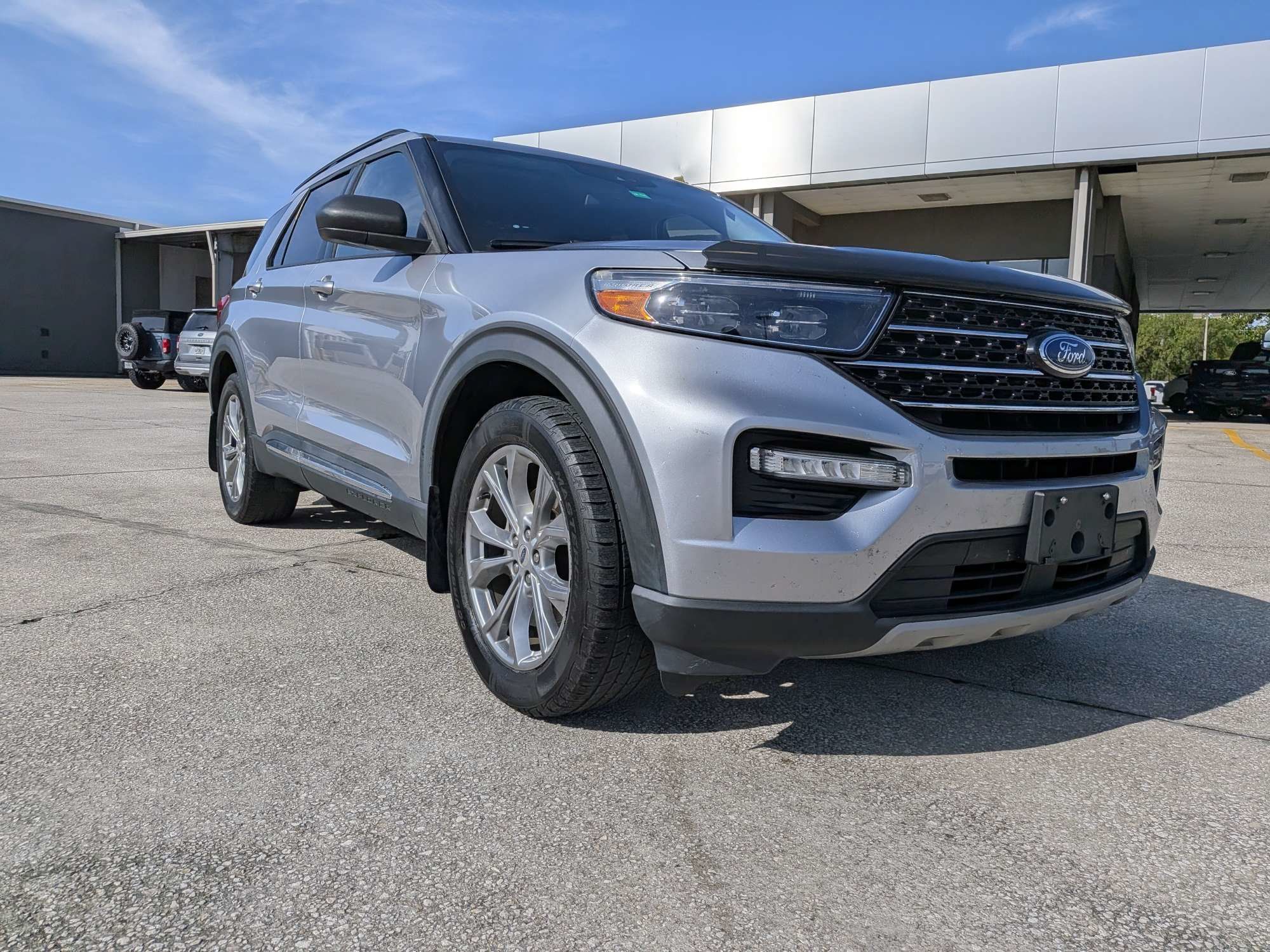 Used 2021 Ford Explorer XLT w/ Equipment Group 202A RWD image 2