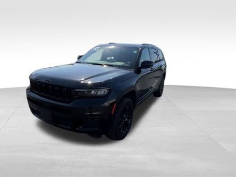 Used 2025 Jeep Grand Cherokee L Altitude AWD/4WD image 2