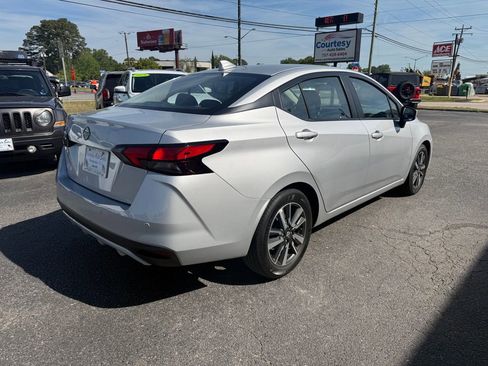 Used 2025 Nissan Versa SV image 8