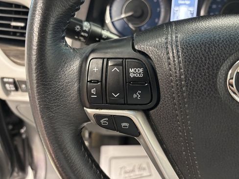Used 2017 Toyota Sienna XLE image 15