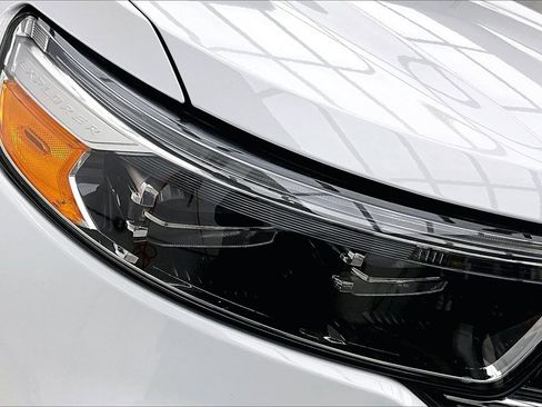 Used 2021 Ford Explorer XLT image 30