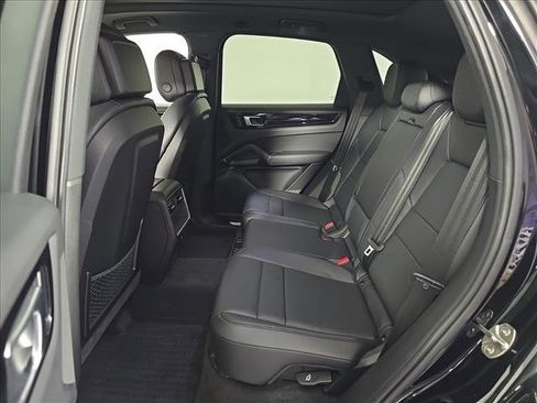Certified 2023 Porsche Cayenne image 15