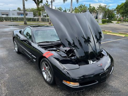 Used 1998 Chevrolet Corvette Coupe w/ Roof Pkg RWD image 32