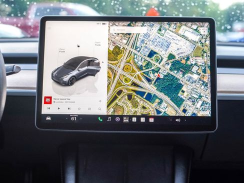 Used 2023 Tesla Model Y Performance AWD/4WD image 13