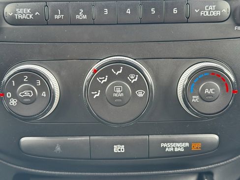 Used 2014 Kia Soul + image 10