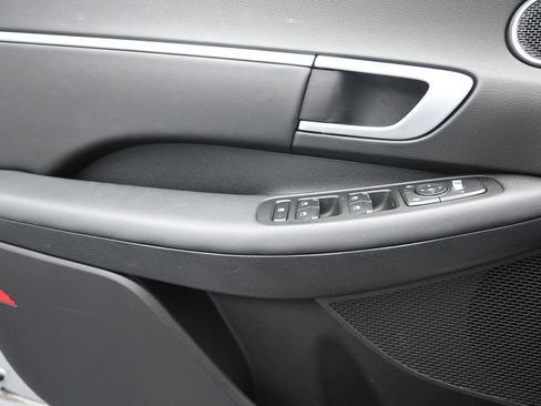 Used 2025 Hyundai Sonata SEL FWD image 16