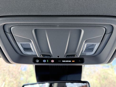 Used 2025 GMC Sierra 1500 SLT image 28