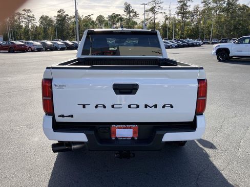 Used 2025 Toyota Tacoma SR5 AWD/4WD image 4