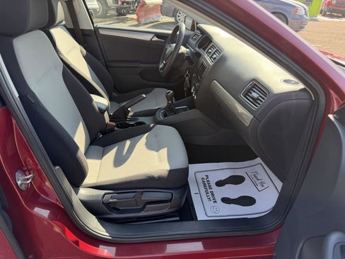 Used 2017 Volkswagen Jetta S image 25