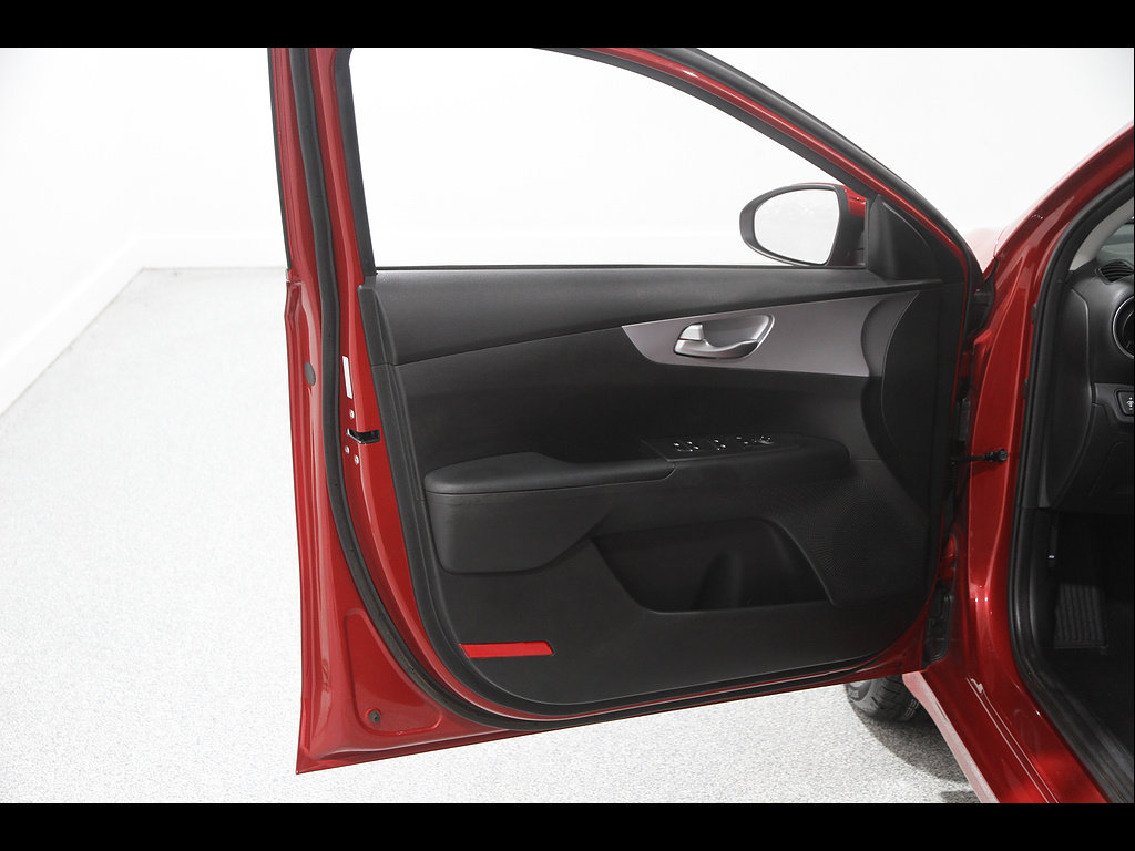 Used 2024 Kia Forte LXS FWD image 4