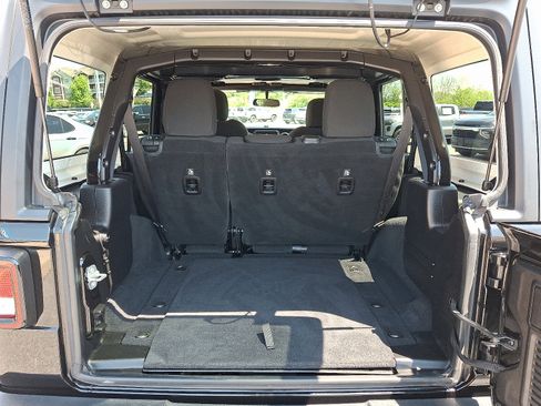 Used 2018 Jeep Wrangler Unlimited Sport AWD/4WD image 27