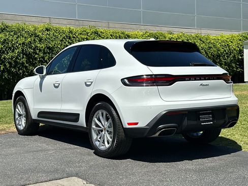 Certified 2025 Porsche Macan AWD/4WD image 3