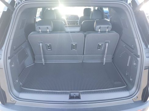 New 2027 Chevrolet Traverse LT w/ LPO, Floor Liner Package FWD image 9