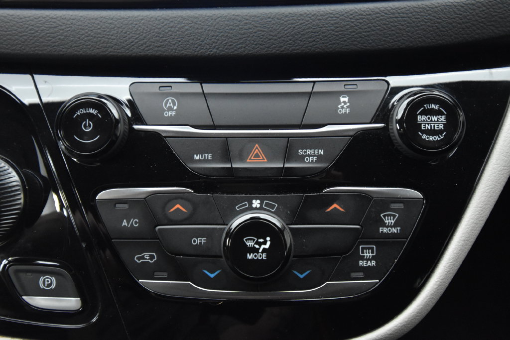 Used 2023 Chrysler Voyager LX FWD image 32