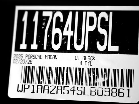 Certified 2025 Porsche Macan image 29