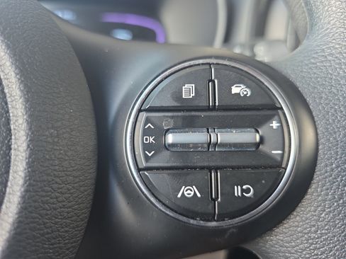 Certified 2025 Kia Soul LX w/ LX Technology Package FWD image 23