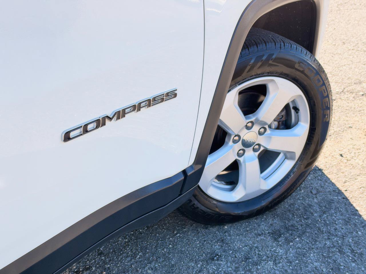 Used 2018 Jeep Compass Latitude w/ Popular Equipment Group AWD/4WD image 88