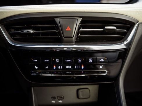 Used 2024 Buick Encore GX Avenir image 23