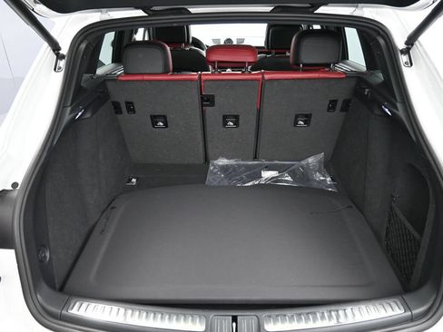Certified 2024 Porsche Macan S AWD/4WD image 27