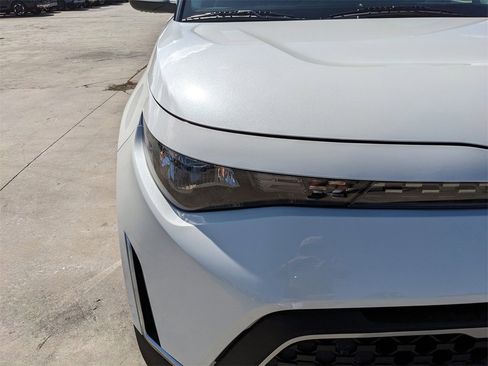 Certified 2025 Kia Soul LX image 11