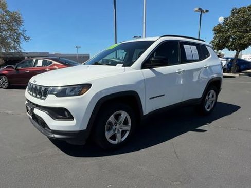 Used 2023 Jeep Compass Latitude AWD/4WD image 4