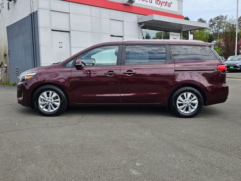Used 2017 Kia Sedona LX w/ LX Essentials Premium Package FWD image 4