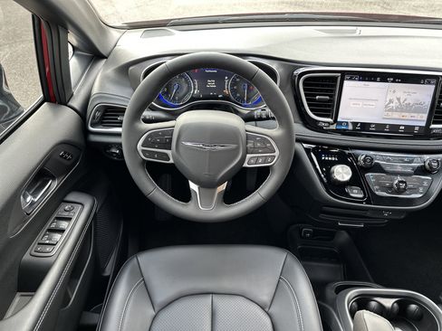 New 2026 Chrysler Pacifica Select image 26