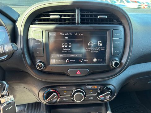 Used 2024 Kia Soul LX FWD image 16