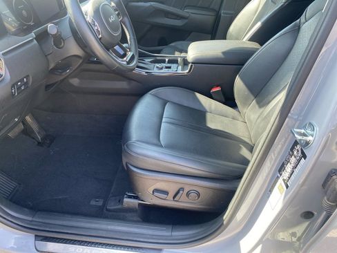 Used 2023 Kia Sorento SX image 11