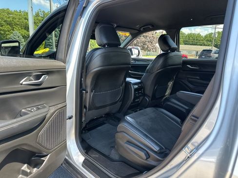 Used 2023 Jeep Grand Cherokee L Altitude image 21