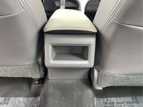 Used 2020 Toyota Camry LE image 29