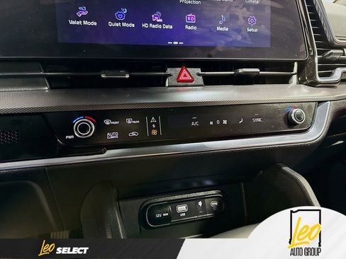 Used 2025 Kia Sportage SX image 16