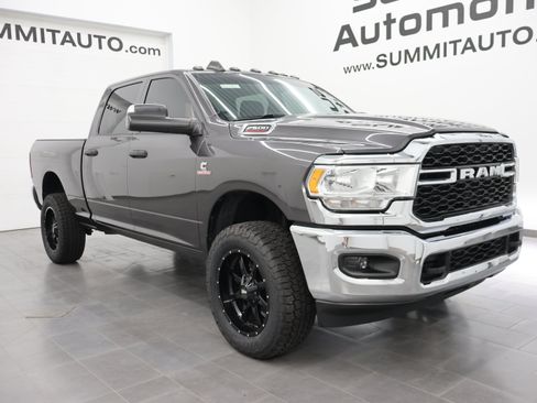 Used 2022 RAM 2500 Tradesman AWD/4WD image 2