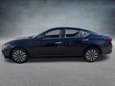 Used 2024 Nissan Altima 2.5 SV AWD/4WD image 13
