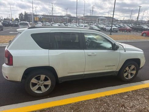 Used 2014 Jeep Compass Sport image 11
